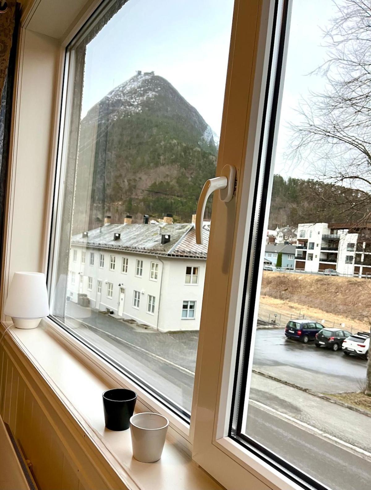Apartment In The Heart Of Andalsnes Ngoại thất bức ảnh